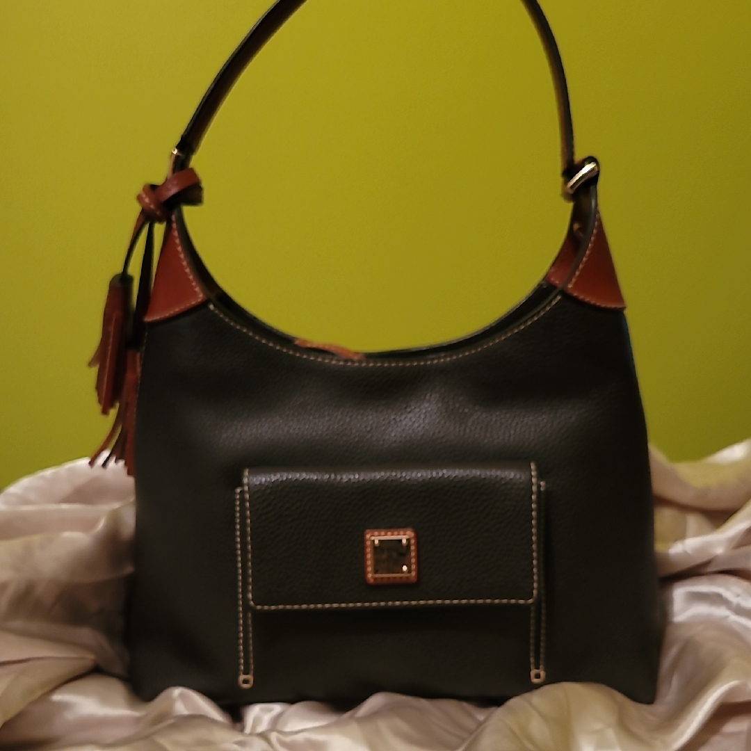 Dooney & Bourke: Brown Pebble Grain Hobo